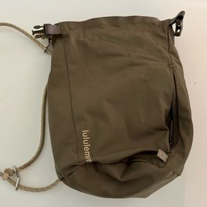 Lululemon Cross Body Water Bottle Carrying Bag
